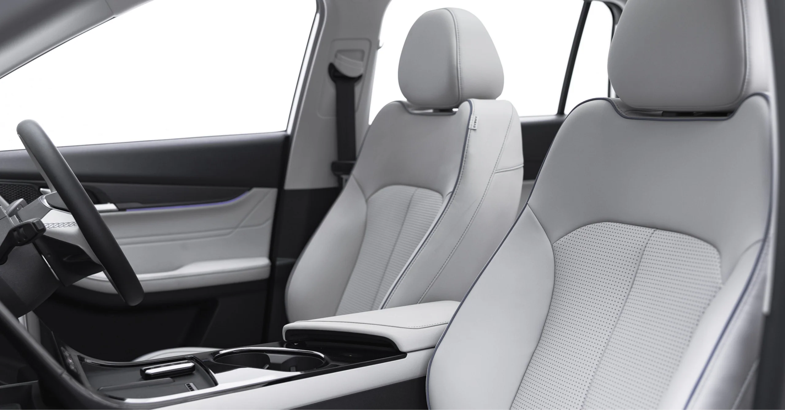 JAECOO J5 EV Interior